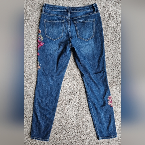 Nine West Women's Blue Jeans with Floral Embroidery, Size 4, Gramercy Skinny - Picture 2 of 3